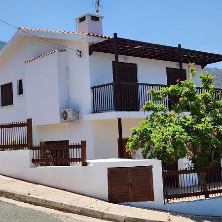 Seaclusion Vacation Villa Pomos Exterior photo