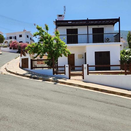 Seaclusion Vacation Villa Pomos Exterior photo