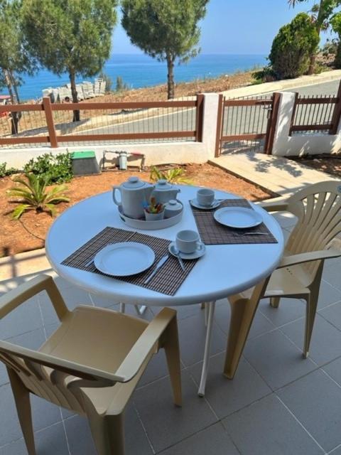 Seaclusion Vacation Villa Pomos Exterior photo
